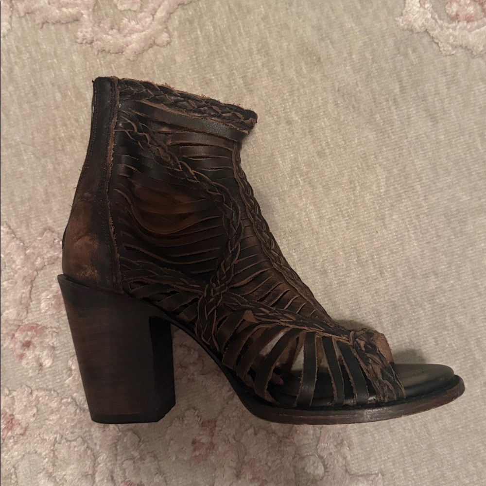 FREEBiRD by STEVEN Bela cognac brown leather cage braid distress heel booties 8